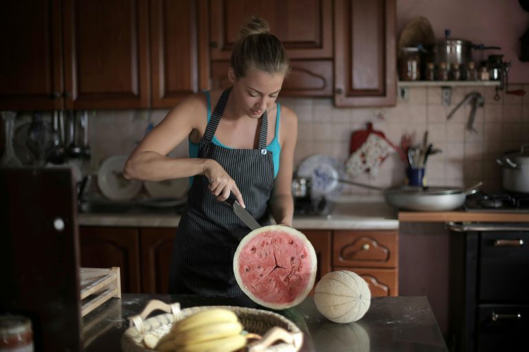 Rumor Refutation：Does Watermelon Wrapped in Plastic Wrap and Placed in the Refrigerator Spawn Bacteria More Easily?